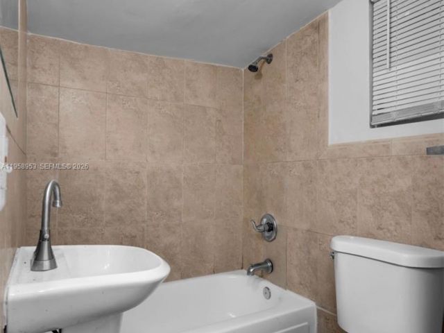 4-bedroom home for rent in Miami - 914 NW 80th St 1 - MondialRealty