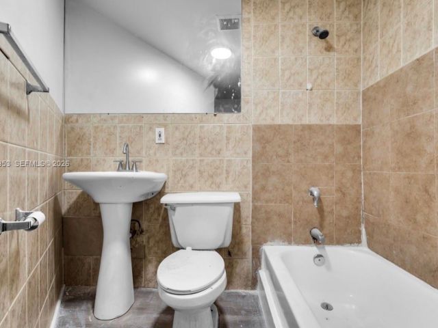 4-bedroom home for rent in Miami - 914 NW 80th St 1 - MondialRealty