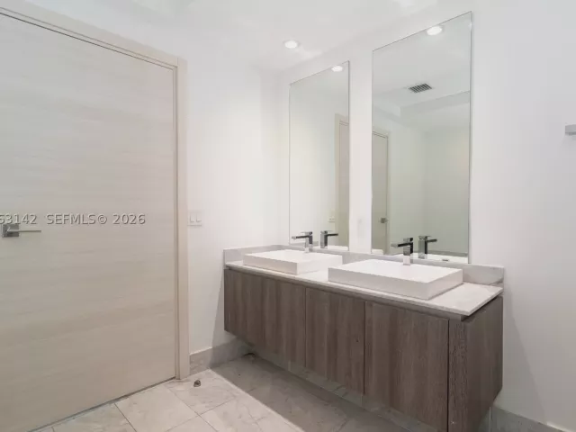 3-bedroom condo for sale in Miami - 801 S Miami Ave 1409 - MondialRealty