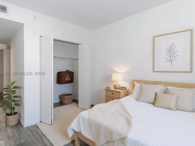 3-bedroom condo for sale in Miami - 801 S Miami Ave 1409 - MondialRealty