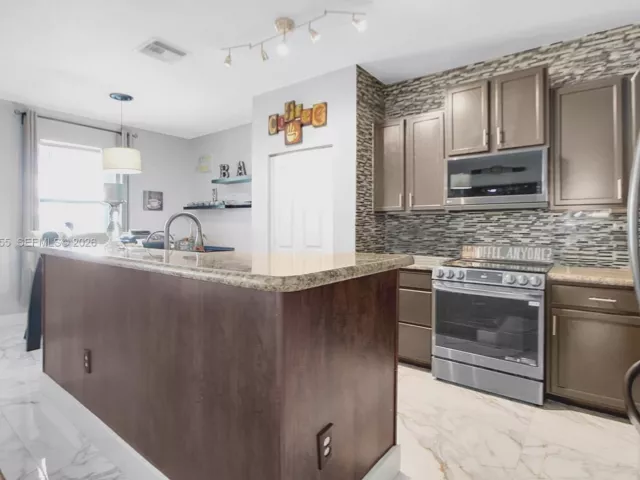 5-bedroom home for sale in Homestead - 3455 NE 1st St - MondialRealty