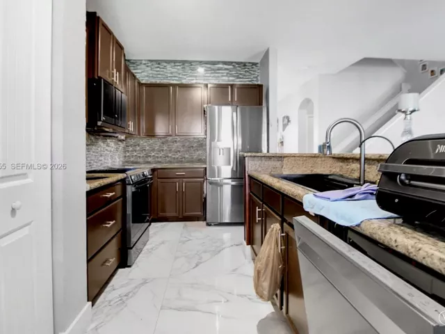 5-bedroom home for sale in Homestead - 3455 NE 1st St - MondialRealty