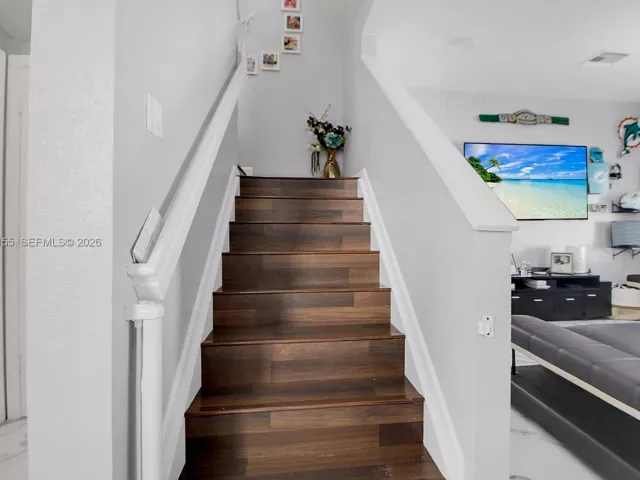 5-bedroom home for sale in Homestead - 3455 NE 1st St - MondialRealty