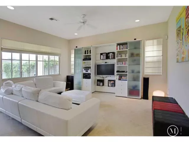 5-bedroom home for rent in Doral - 7061 NW 113 CT 7061 - MondialRealty