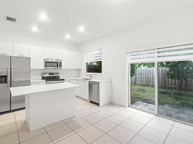 3-bedroom home for rent in Miami - 12307 NW 23rd Ct 12307 - MondialRealty