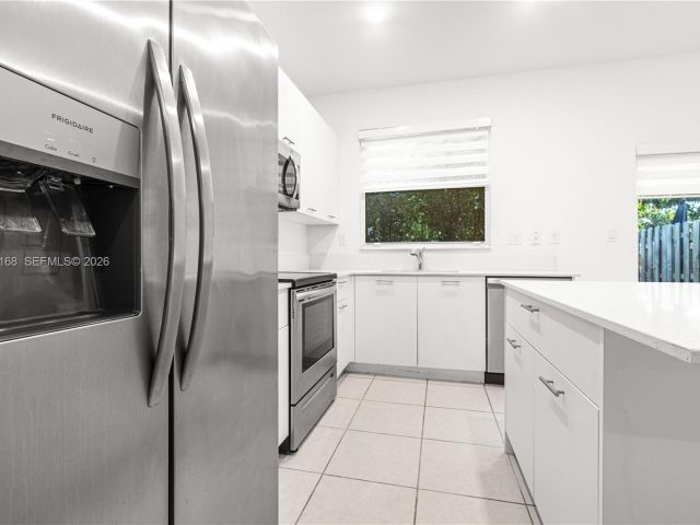 3-bedroom home for rent in Miami - 12307 NW 23rd Ct 12307 - MondialRealty