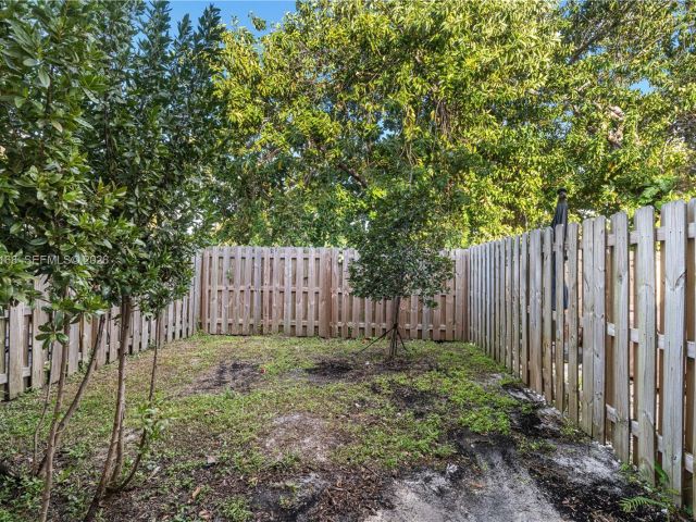 3-bedroom home for rent in Miami - 12307 NW 23rd Ct 12307 - MondialRealty