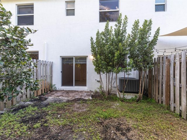 3-bedroom home for rent in Miami - 12307 NW 23rd Ct 12307 - MondialRealty