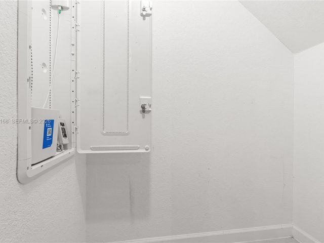 3-bedroom home for rent in Miami - 12307 NW 23rd Ct 12307 - MondialRealty