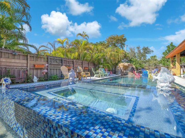 Home for sale at 21424 NE 19th Ct - photo 7439417