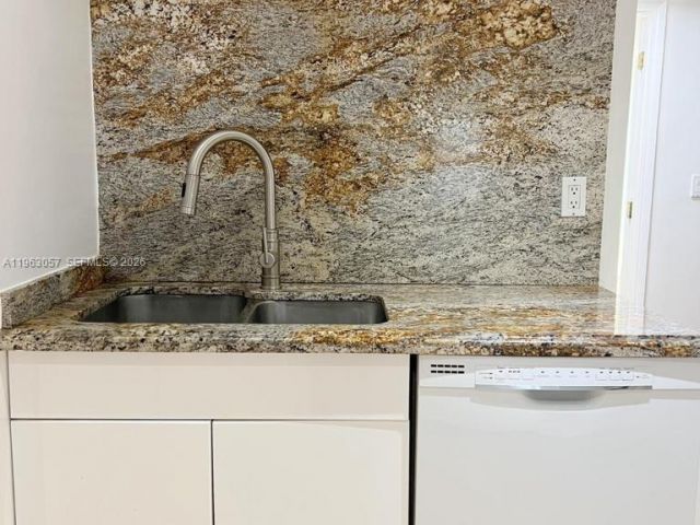 Apartment for rent  Unit #A1205 - photo 7500576