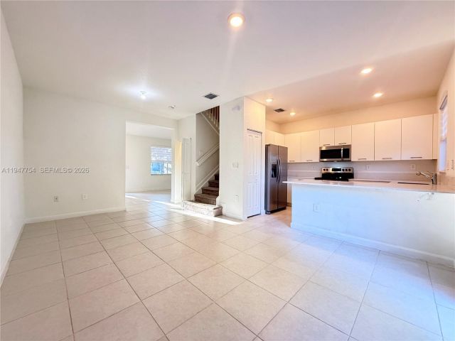 3-bedroom home for rent in Miami - 12433 NW 23rd Ct - MondialRealty