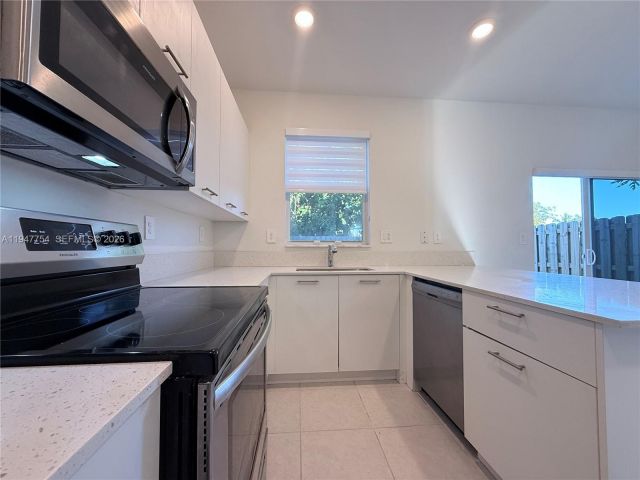 3-bedroom home for rent in Miami - 12433 NW 23rd Ct - MondialRealty