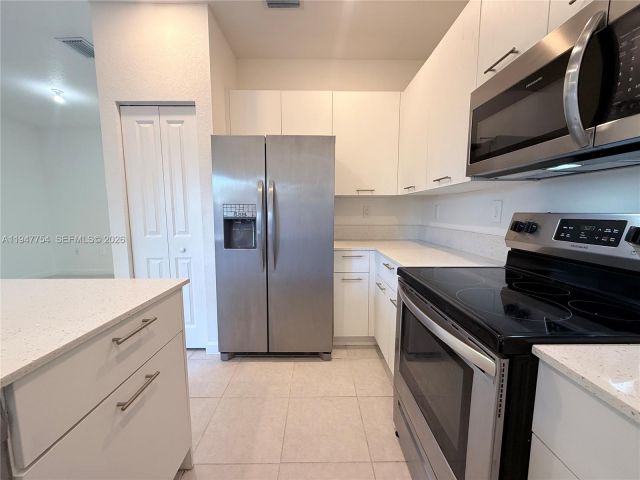 3-bedroom home for rent in Miami - 12433 NW 23rd Ct - MondialRealty