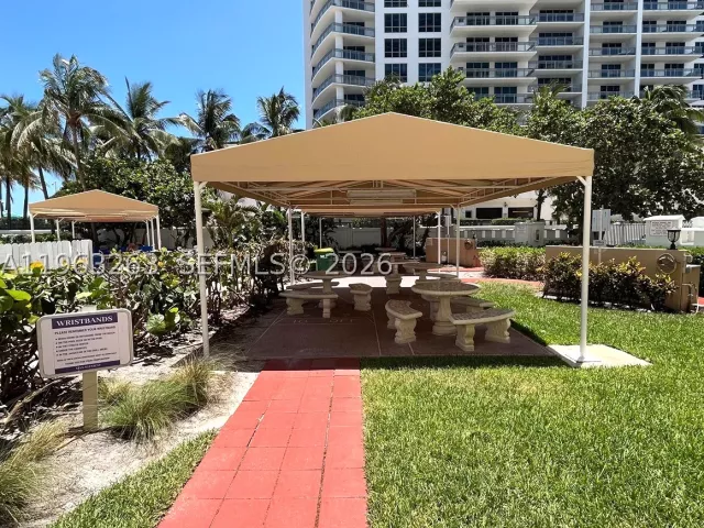 2-bedroom condo for sale in Hollywood - 3505 S Ocean Dr 502 - MondialRealty