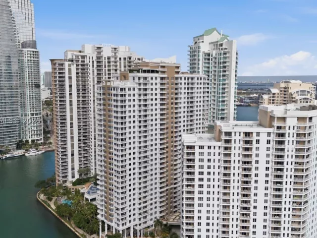 3-bedroom condo for rent in Miami - 801 Brickell Key Blvd 3209 - MondialRealty