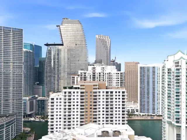 3-bedroom condo for rent in Miami - 801 Brickell Key Blvd 3209 - MondialRealty