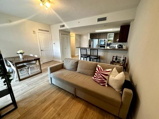 1-bedroom condo for rent in Miami - 170 SE 14th St 1606 - MondialRealty
