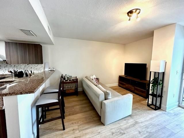 1-bedroom condo for rent in Miami - 170 SE 14th St 1606 - MondialRealty