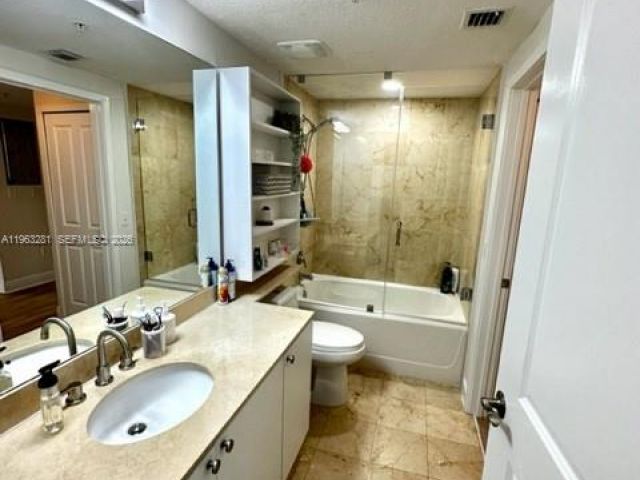 1-bedroom condo for rent in Miami - 170 SE 14th St 1606 - MondialRealty