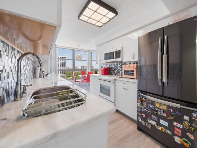 Apartment for rent  Unit #1406 - photo 7413527