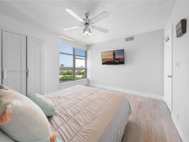 Apartment for rent  Unit #1406 - photo 7413532