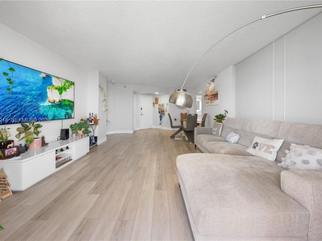 Apartment for rent  Unit #1406 - photo 7413544