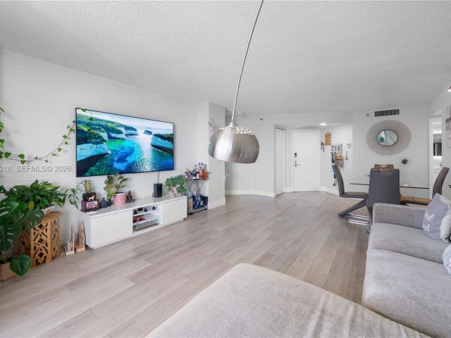 Apartment for rent  Unit #1406 - photo 7413545