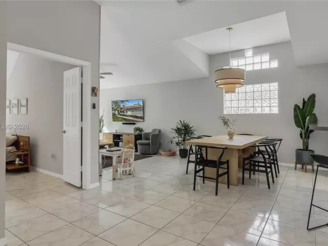 3-bedroom home for sale in Pembroke Pines - 17080 NW 10th St - MondialRealty