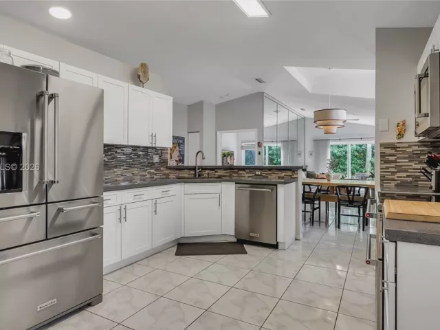 3-bedroom home for sale in Pembroke Pines - 17080 NW 10th St - MondialRealty