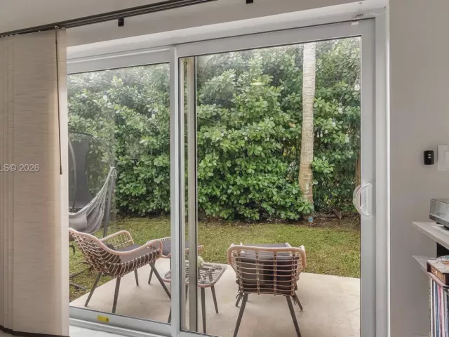 3-bedroom home for sale in Pembroke Pines - 17080 NW 10th St - MondialRealty