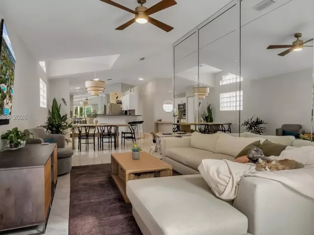 3-bedroom home for sale in Pembroke Pines - 17080 NW 10th St - MondialRealty