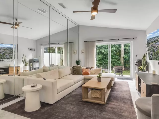 3-bedroom home for sale in Pembroke Pines - 17080 NW 10th St - MondialRealty