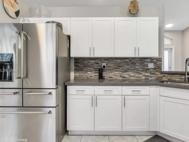 3-bedroom home for sale in Pembroke Pines - 17080 NW 10th St - MondialRealty