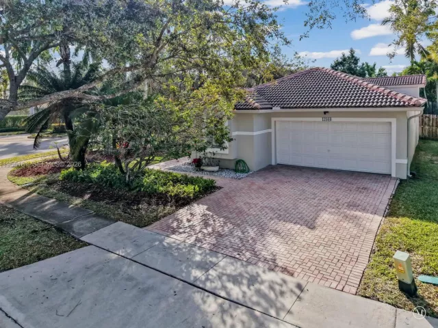 3-bedroom home for sale in Pembroke Pines - 17080 NW 10th St - MondialRealty