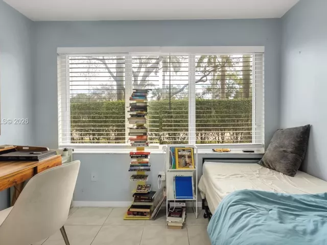 3-bedroom home for sale in Pembroke Pines - 17080 NW 10th St - MondialRealty