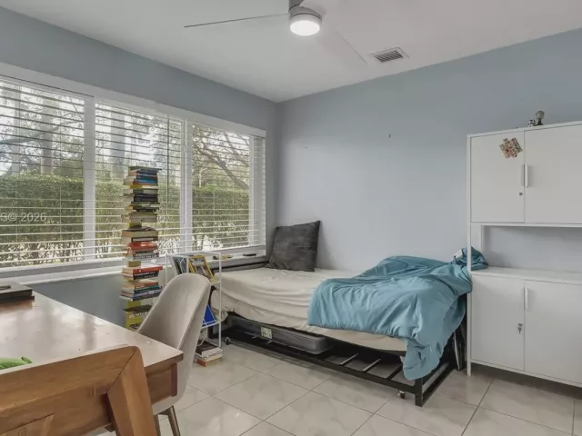 3-bedroom home for sale in Pembroke Pines - 17080 NW 10th St - MondialRealty