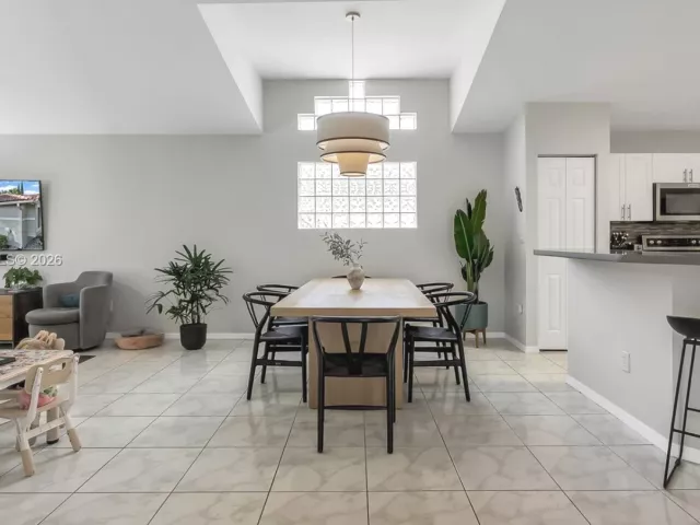 3-bedroom home for sale in Pembroke Pines - 17080 NW 10th St - MondialRealty