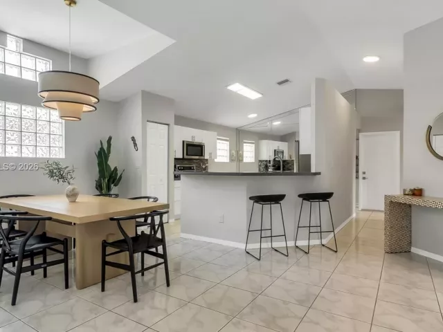 3-bedroom home for sale in Pembroke Pines - 17080 NW 10th St - MondialRealty