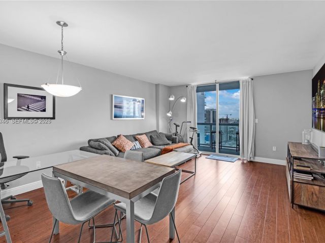 1-bedroom condo for rent in Miami - 1800 N Bayshore Dr 3406 - MondialRealty