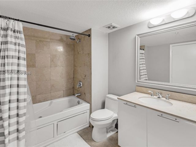 1-bedroom condo for rent in Miami - 1800 N Bayshore Dr 3406 - MondialRealty