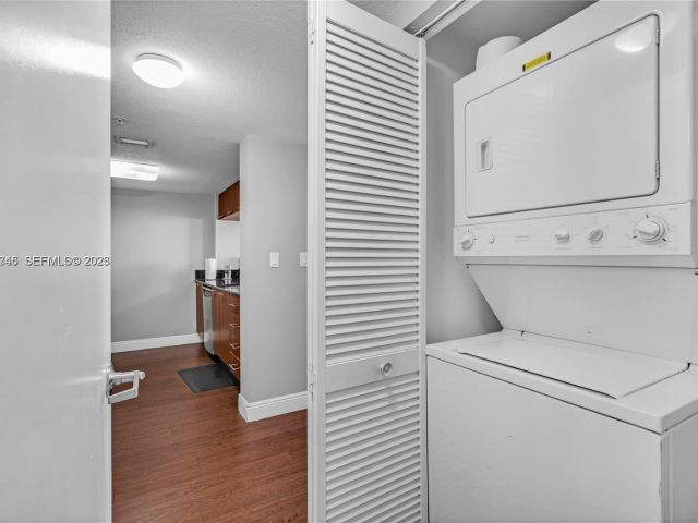 1-bedroom condo for rent in Miami - 1800 N Bayshore Dr 3406 - MondialRealty