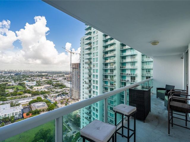 1-bedroom condo for rent in Miami - 1800 N Bayshore Dr 3406 - MondialRealty