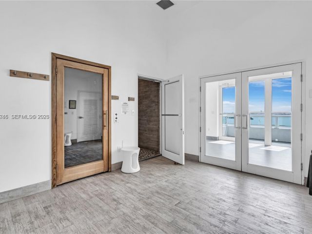 1-bedroom condo for rent in Miami - 1800 N Bayshore Dr 3406 - MondialRealty