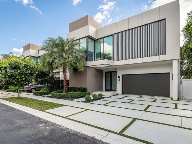 Home for sale at 10540 NW 67th Ter - photo 7427280