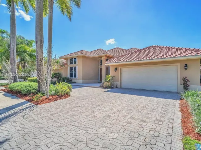 5-bedroom home for rent in Pembroke Pines - 620 W Laurel Ln W - MondialRealty
