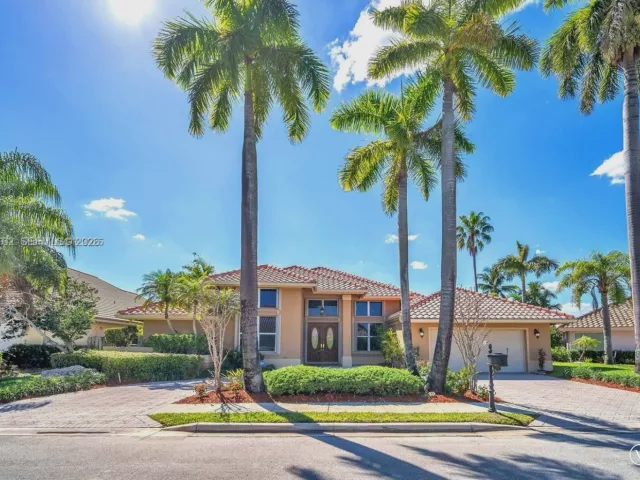 5-bedroom home for rent in Pembroke Pines - 620 W Laurel Ln W - MondialRealty