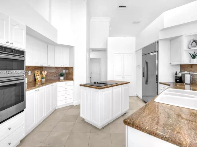 5-bedroom home for rent in Pembroke Pines - 620 W Laurel Ln W - MondialRealty