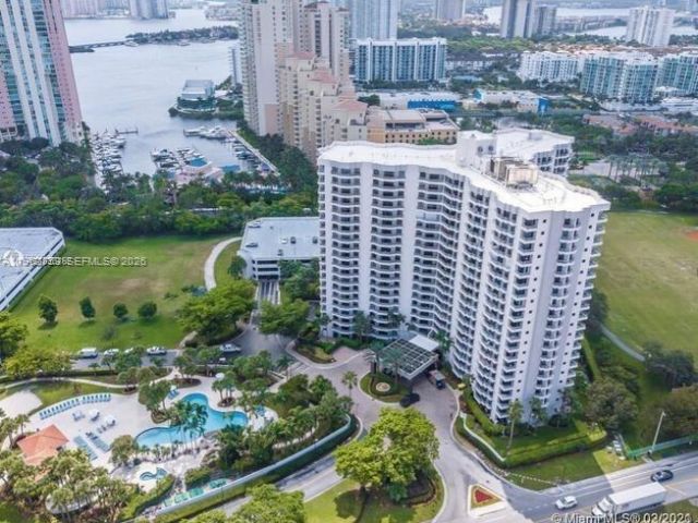 2-bedroom condo for sale in Aventura - 3300 NE 191st St 1807 - MondialRealty