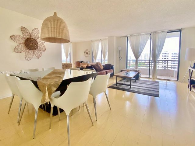2-bedroom condo for sale in Aventura - 3300 NE 191st St 1807 - MondialRealty